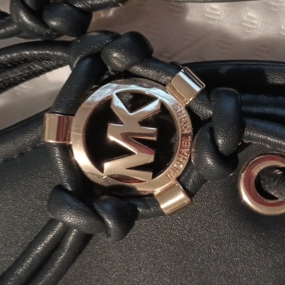 Michael Kors Thong Sandals - Picture 2 of 4